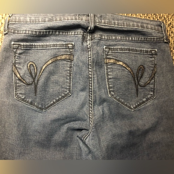 Aphrodite Blue Jeans - Picture 3 of 3